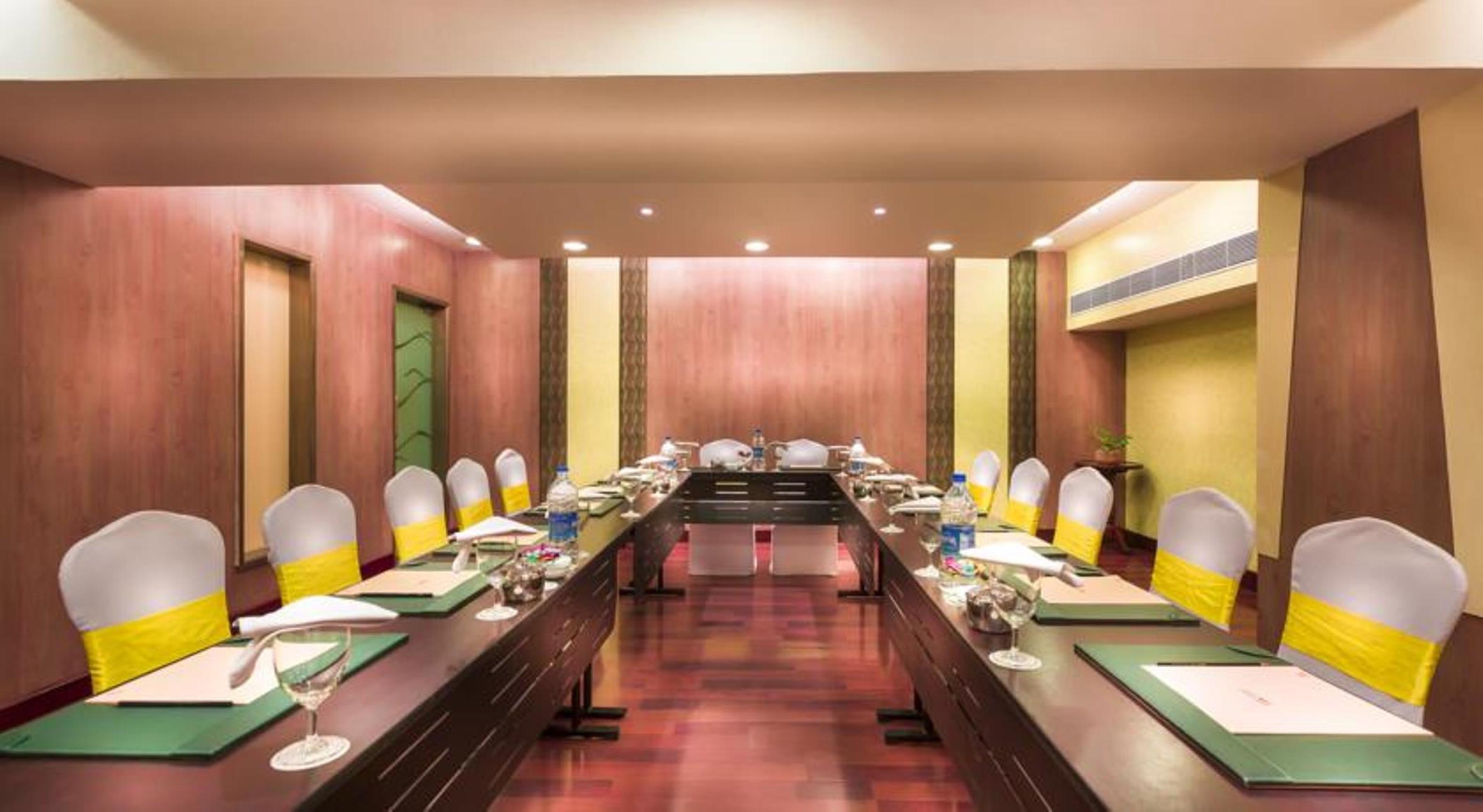 Grand Chennai By Grt Hotels Ngoại thất bức ảnh A meeting room at a hotel