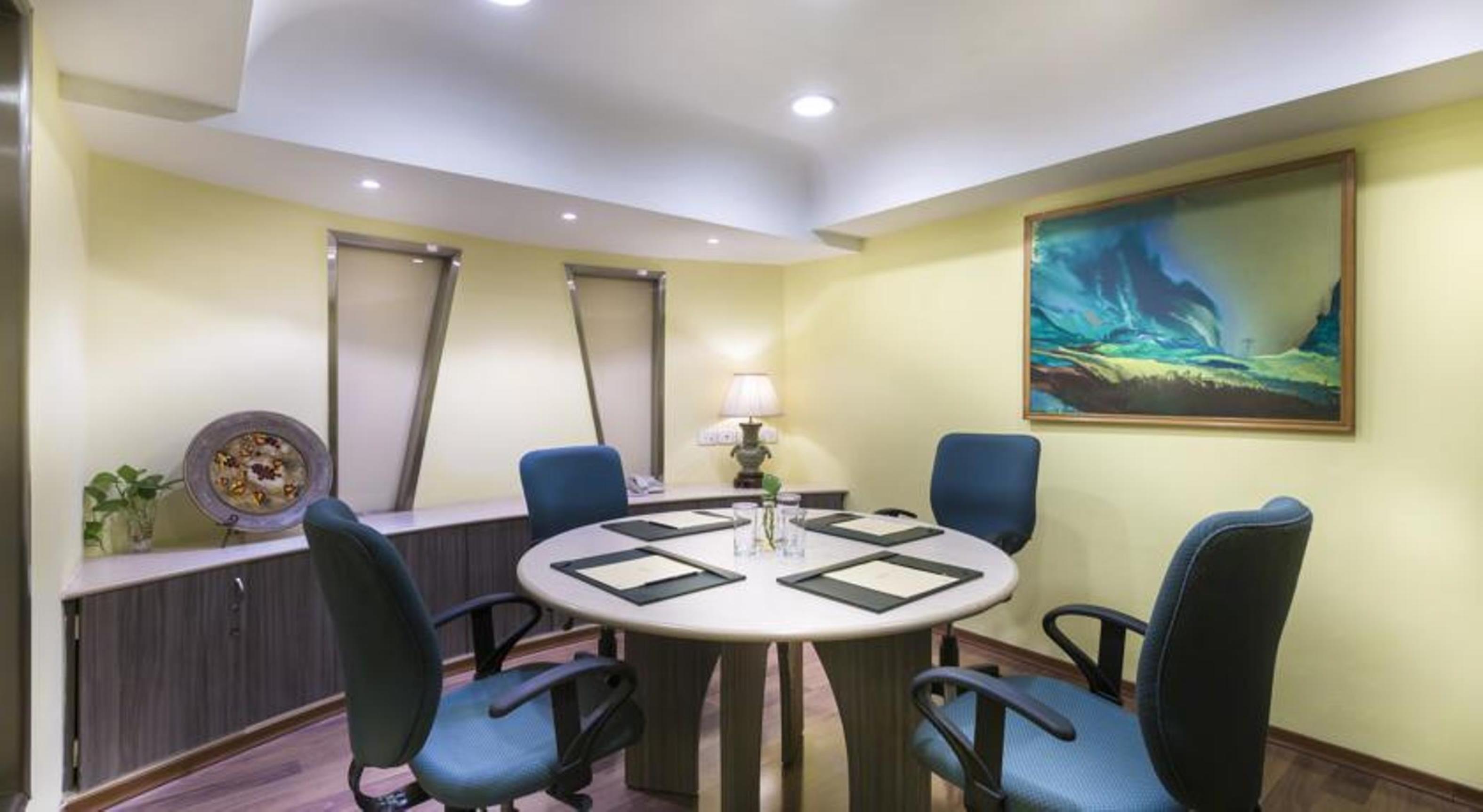 Grand Chennai By Grt Hotels Ngoại thất bức ảnh Meeting room at the hotel