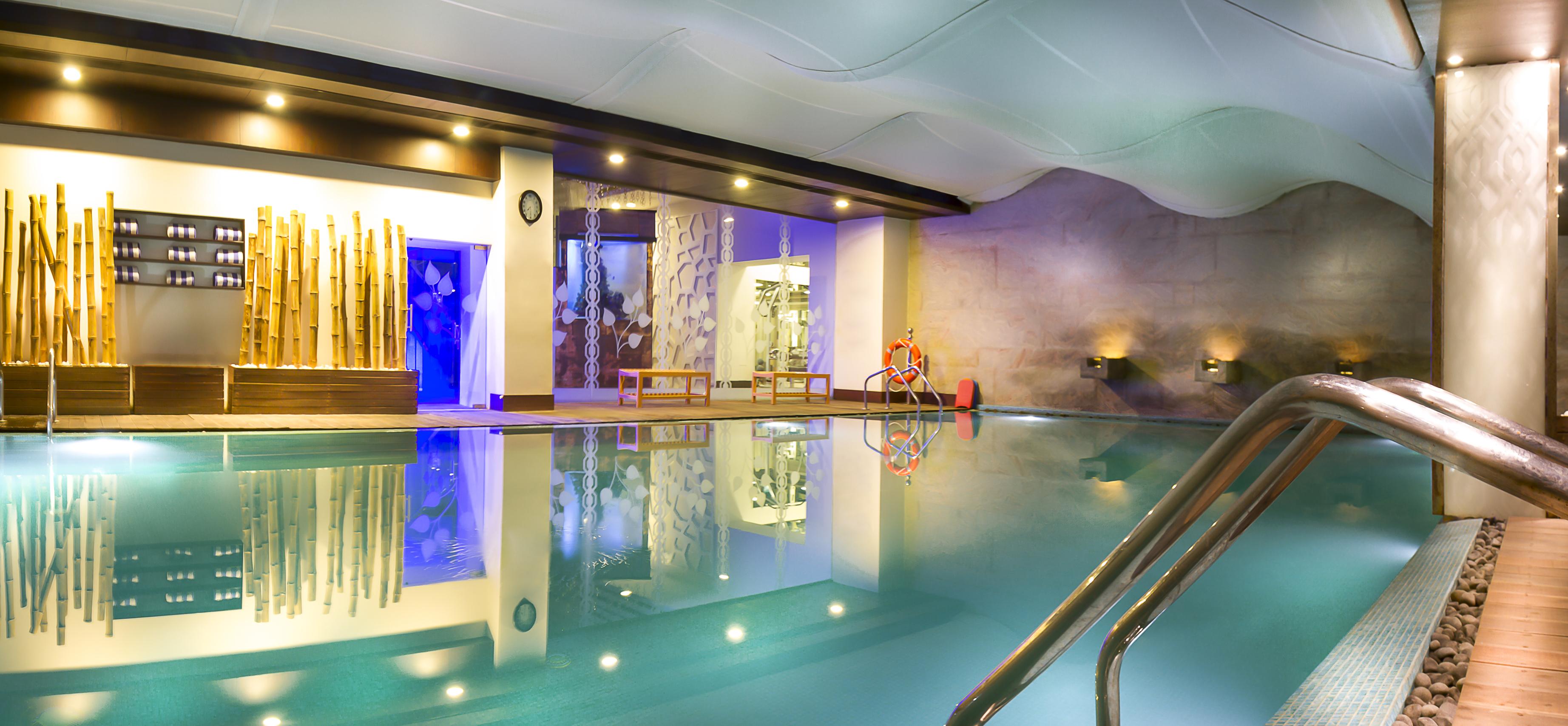 Grand Chennai By Grt Hotels Ngoại thất bức ảnh The swimming pool at the hotel