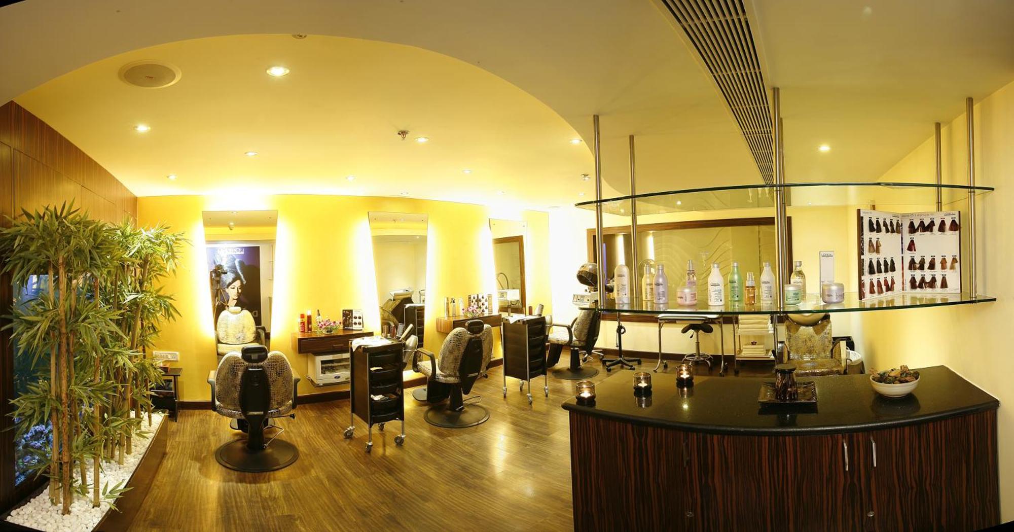 Grand Chennai By Grt Hotels Ngoại thất bức ảnh The interior of a salon