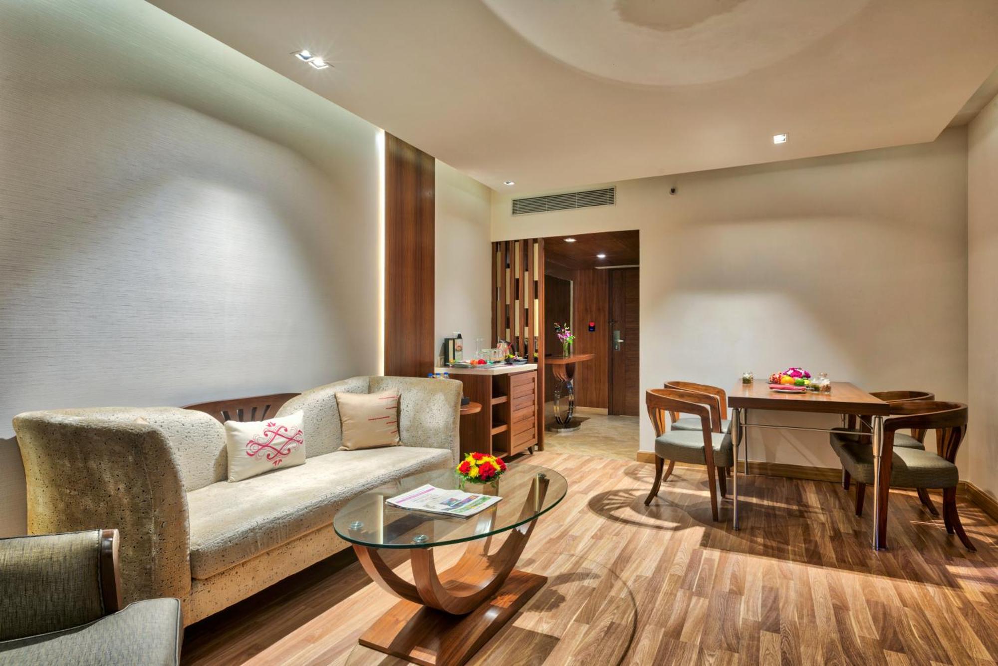 Grand Chennai By Grt Hotels Ngoại thất bức ảnh A suite at the Taj Bengal