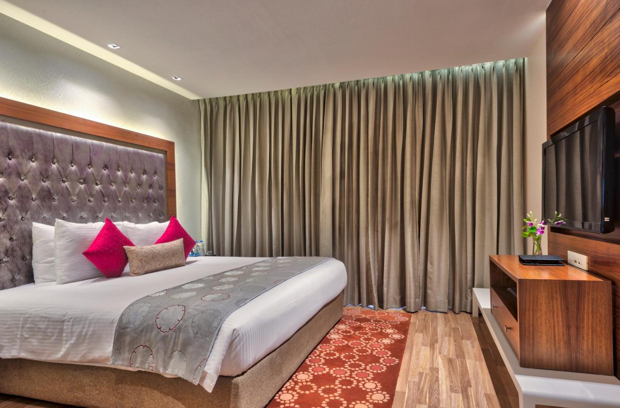 Grand Chennai By Grt Hotels Ngoại thất bức ảnh A bedroom at the hotel